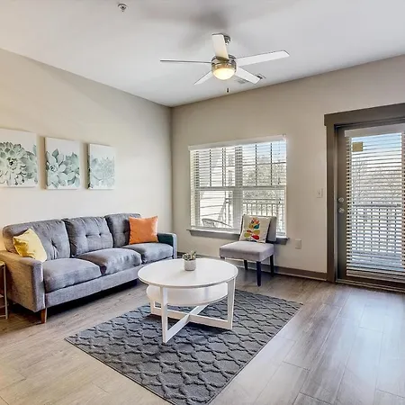 Frontdesk Cedar Flats Apts Uptown Charlotte Apartment